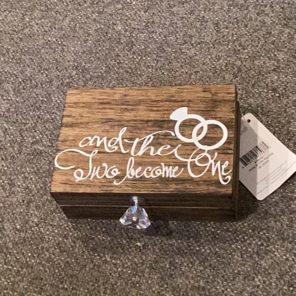 Wooden Mr. & Mrs. Box Ring Holder by Evergreen. NWT. - Picture 2 of 4